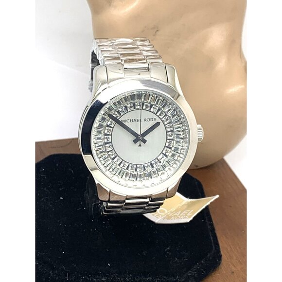 Michael Kors Women's Watch MK6531 Runway Quartz Silver Stainless Steel 40mm - Picture 13 of 14